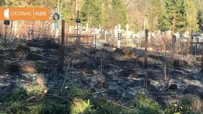 Через палінння трави на двох цвинтарях Львівщини горіли надгробки Через палінння трави на двох цвинтарях Львівщини горіли надгробки