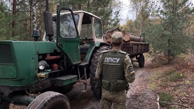 На Житомирщині прикордонники завадили крадіжці лісу-кругляку На Житомирщині прикордонники завадили крадіжці лісу-кругляку
