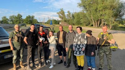 Зі Старого Салтова на Харківщині евакуювали родину, чий будинок зруйнувала Росія