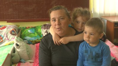 Залишила чоловіка сіяти хліб: історія переселенки з чотирма дітьми, яка знайшла прихисток на Хмельниччині