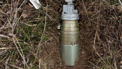 Піротехніки працюють в Інгульському районі Миколаєва Піротехніки працюють в Інгульському районі Миколаєва