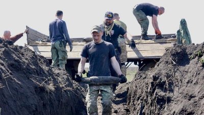 Прикарпатські вибухотехніки знешкоджують боєприпаси на звільнених територіях Сумщини