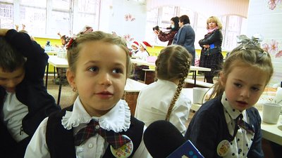 У Житомирській школі №28 учнів годують за новим меню У Житомирській школі №28 учнів годують за новим меню