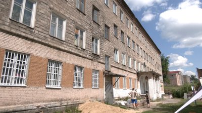 У містечку на Львівщині волонтери облаштовують житло для переселенців У містечку на Львівщині волонтери облаштовують житло для переселенців