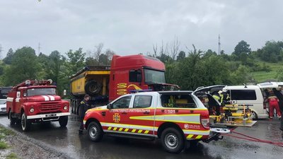 На Франківщині зіткнулися вантажівка і мікроавтобус. Є травмовані На Франківщині зіткнулися вантажівка і мікроавтобус. Є травмовані