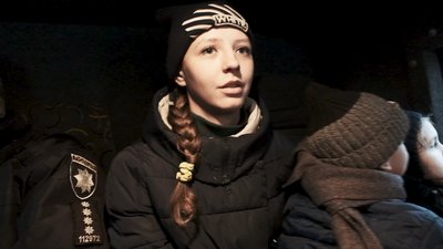 сім’я діти евакуація поліцейські "Білий янгол" обстріли армія РФ прифронтовий Торецьк Донецька область сім’я діти евакуація поліцейські "Білий янгол" обстріли армія РФ прифронтовий Торецьк Донецька область