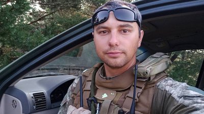Житель Вознесенська Сергій Григоренко із псевдо "Йозя" 20 травня 2022 року пішов служити у 25-ту окрему повітрянодесантну бригаду, де був командиром третього аеромобільного взводу третьої аеромобільної роти аеромобільного батальйону.