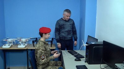 На Тернопільщині відкрили перший в Україні навчальний центр керування дронами На Тернопільщині відкрили перший в Україні навчальний центр керування дронами