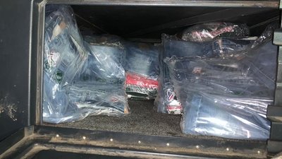 Львівські митники знайшли в рейсовому автобусі контрабандного одягу на 60 тисяч гривень Львівські митники знайшли в рейсовому автобусі контрабандного одягу на 60 тисяч гривень