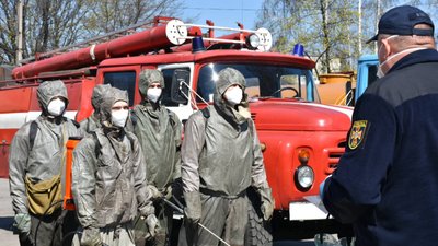Дніпропетровщина: Надзвичайники продезінфікували вулиці Першотравенська, де стався спалах (ФОТО) Дніпропетровщина: Надзвичайники продезінфікували вулиці Першотравенська, де стався спалах (ФОТО)