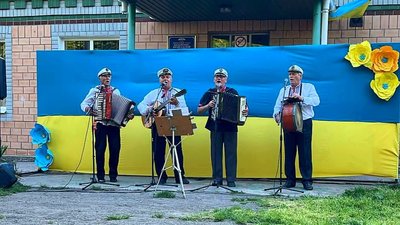 У Долинській громаді на Кіровоградщині під час благодійного концерту зібрали 7 тисяч гривень для бійців