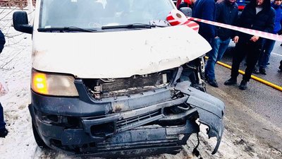 У селі Стримба на Франківщині зіткнулися три автомобілі. Загинув водій, ще двоє людей травмувалися У селі Стримба на Франківщині зіткнулися три автомобілі. Загинув водій, ще двоє людей травмувалися