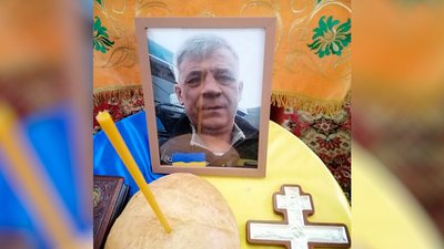На Чернігівщині попрощалися з трьома захисниками, які загинули в боях на Харківщині та Донеччині На Чернігівщині попрощалися з трьома захисниками, які загинули в боях на Харківщині та Донеччині