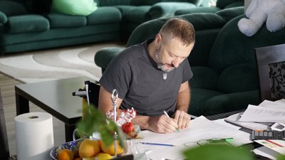 Фермер Олег Гірман підірвався на міні, але повернувся до роботи через пів року після поранення Фермер Олег Гірман підірвався на міні, але повернувся до роботи через пів року після поранення