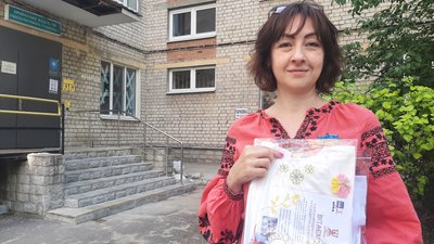 У Харкові волонтери передали 40 вишиванок для немовлят У Харкові волонтери передали 40 вишиванок для немовлят