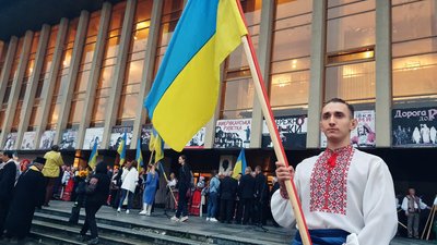 "Схід і захід разом!". Закарпатський народний хор зустрів сонце "Молитвою за Україну" "Схід і захід разом!". Закарпатський народний хор зустрів сонце "Молитвою за Україну"