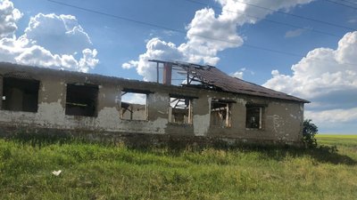 Вдень 18 червня окупанти обстріляли одне з сіл Золочівської громади: один будинок знищений, два — пошкоджені Вдень 18 червня окупанти обстріляли одне з сіл Золочівської громади: один будинок знищений, два — пошкоджені
