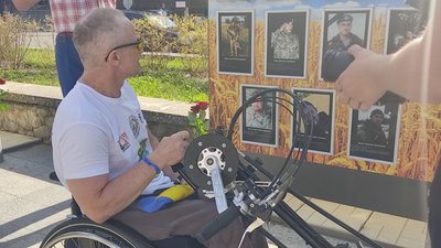Від Карпат до Маріуполя: через Житомир на інвалідному візку-хендбайку проїхав ветеран Сергій Салій Від Карпат до Маріуполя: через Житомир на інвалідному візку-хендбайку проїхав ветеран Сергій Салій
