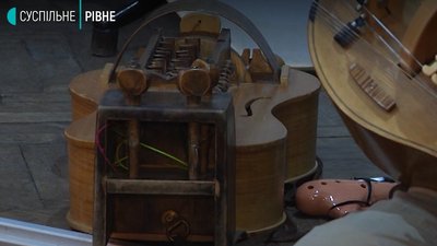 В музеї звучала трембіта: у Рівному завершилась виставка народних інструментів В музеї звучала трембіта: у Рівному завершилась виставка народних інструментів