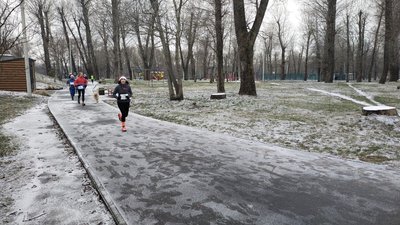 В перший день 2024 року сумчани бігли "Новорічний забіг" В перший день 2024 року сумчани бігли "Новорічний забіг"