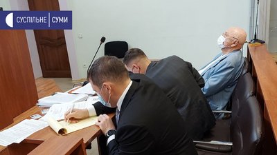 Біля апеляційного суду Сум зібрався мітинг через розгляд апеляції щодо запобіжного ексдиректору СНВО Біля апеляційного суду Сум зібрався мітинг через розгляд апеляції щодо запобіжного ексдиректору СНВО