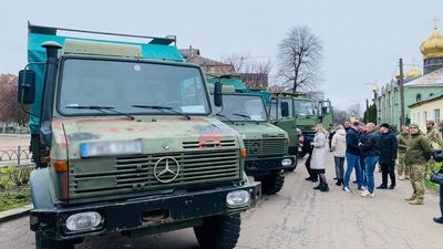 Щоб доставити зброю на передову: черкаська тероборона отримала нові автомобілі