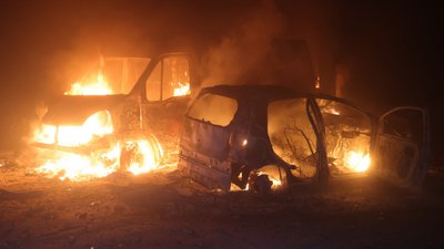 Автівки горять після атаки БпЛА, 29 липня 2025 року, Миколаївщина