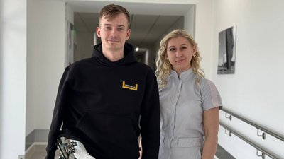 Валерій Покотило з лікаркою центру "Незламні"