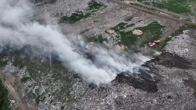 Пожежа на сміттєзвалищі біля Рівного, вигляд з дрону