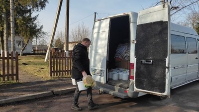 З села на Волині щотижня відправляють допомогу бійцям на схід