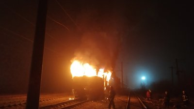 На Київщині згорів вагон поїзда, причини з’ясовуються