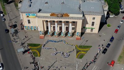"Жива" мапа України: у Вінниці відбувся флешмоб до Дня захисту дітей