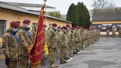 На Житомирщині вітали з професійним святом десантників–вручили нагороди та відзнаки На Житомирщині вітали з професійним святом десантників–вручили нагороди та відзнаки