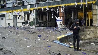 Армія РФ поцілила у шиномонтаж у Харкові 11 липня — фото наслідків