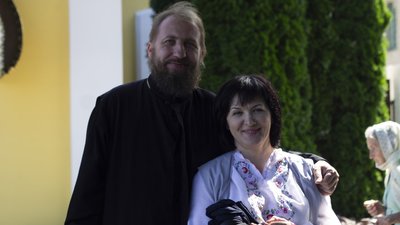 "Не можна розслаблятися": у монастирі на Волині четвертий рік проводять благодійні ярмарки на підтримку ЗСУ — Любов Фрадинська та Костянтин Марченко "Не можна розслаблятися": у монастирі на Волині четвертий рік проводять благодійні ярмарки на підтримку ЗСУ — Любов Фрадинська та Костянтин Марченко