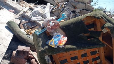 "Я здивована як я вижила". Що відбувається на місці ракетного удару по передмістю Дніпра та що кажуть очевидці "Я здивована як я вижила". Що відбувається на місці ракетного удару по передмістю Дніпра та що кажуть очевидці