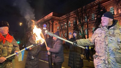У Києві триває смолоскипна хода пам'яті Степана Бандери У Києві триває смолоскипна хода пам'яті Степана Бандери