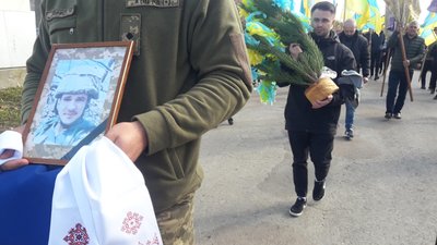 На Тернопільщині попрощалися із загиблим військовослужбовцем Михайлом Семенюком На Тернопільщині попрощалися із загиблим військовослужбовцем Михайлом Семенюком