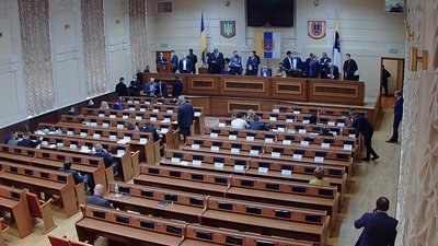 Перша сесія нової Одеської облради: депутати заблокували трибуну Перша сесія нової Одеської облради: депутати заблокували трибуну