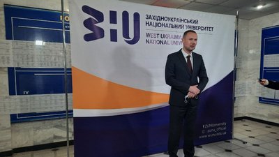 Учні з села на Тернопільщині їздять на навчання громадським транспортом за гроші батьків Учні з села на Тернопільщині їздять на навчання громадським транспортом за гроші батьків