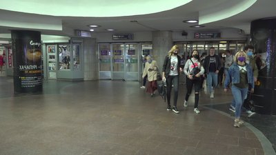 Чи вдягають у харківській підземці та наземному транспорті маски — репортаж