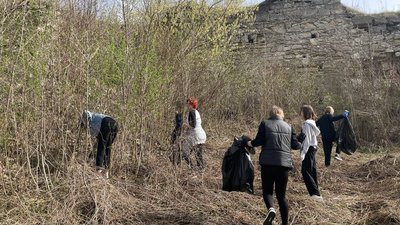 Щорічна весняна толока на території замку 16 століття Щорічна весняна толока на території замку 16 століття
