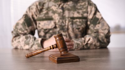 Ухилявся від служби і робив ремонт у командира: у Чернігові засудили військового