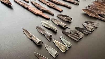 Київські митники вилучили більше ста археологічних знахідок VIII ст. до н.е.-ХІІІ ст нашої ери Київські митники вилучили більше ста археологічних знахідок VIII ст. до н.е.-ХІІІ ст нашої ери