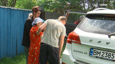 На Сумщині викликали поліцію, щоб хвору жінку забрали до лікарні На Сумщині викликали поліцію, щоб хвору жінку забрали до лікарні