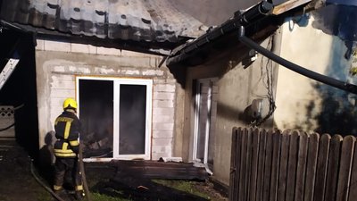 У Хриплині поблизу Івано-Франківська загорівся будинок. Вогонь знищив 150 м² будівлі У Хриплині поблизу Івано-Франківська загорівся будинок. Вогонь знищив 150 м² будівлі