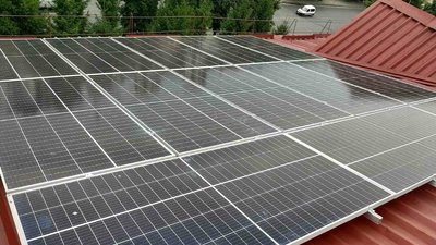 На даху волинського медзакладу встановили 120 сонячних панелей: скільки вдасться зекономити На даху волинського медзакладу встановили 120 сонячних панелей: скільки вдасться зекономити