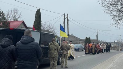 На Тернопільщині зустріли тіло воїна Івана Григуса На Тернопільщині зустріли тіло воїна Івана Григуса