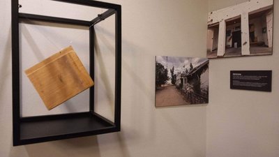 У Польщі відкрили виставку предметів із Миколаєва, які вціліли після російських обстрілів У Польщі відкрили виставку предметів із Миколаєва, які вціліли після російських обстрілів
