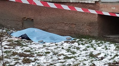 У Луцьку з балкону багатоповерхівки випало двоє неповнолітніх дівчат У Луцьку з балкону багатоповерхівки випало двоє неповнолітніх дівчат